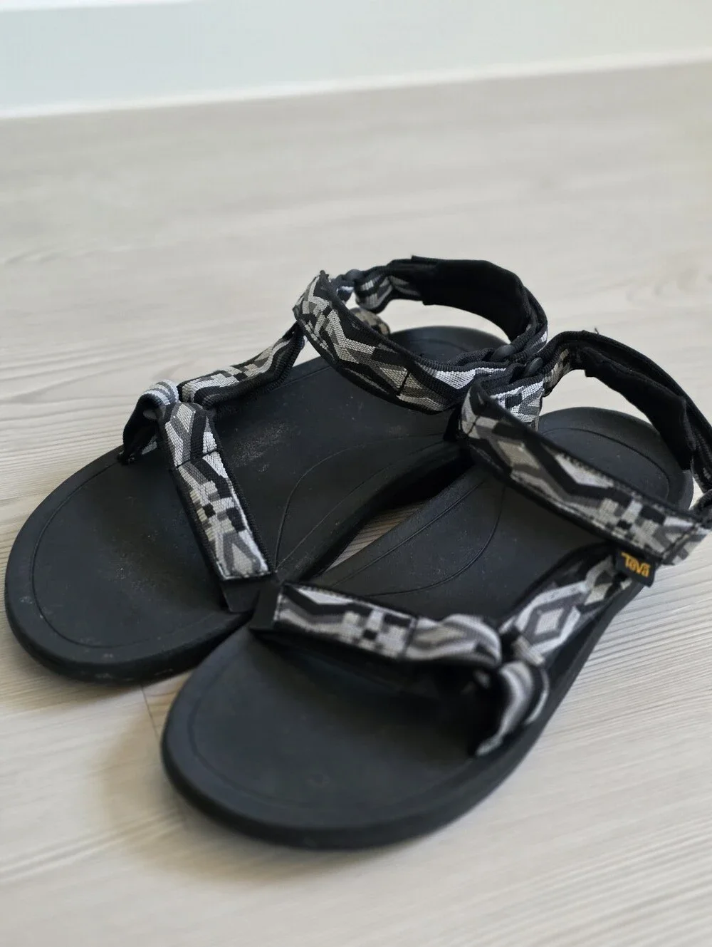 Teva Hurracane Sandals For Man (Size 7) Or Women (Size 9)